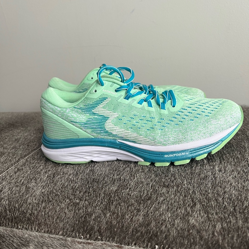 Aqua Women's Athletic Shoes